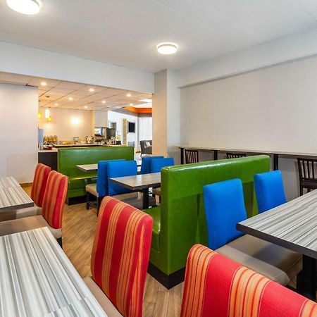 Comfort Inn & Suites Barrie Eksteriør billede