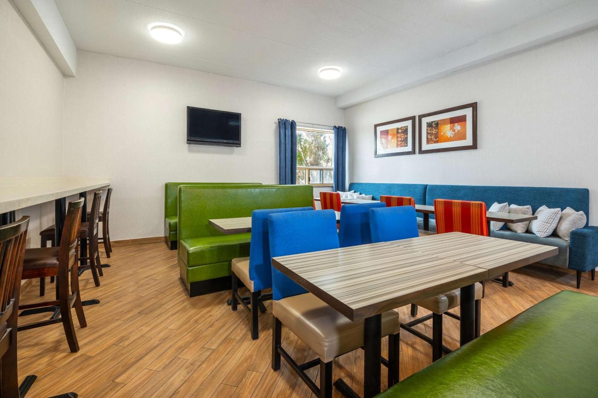 Comfort Inn & Suites Barrie Eksteriør billede