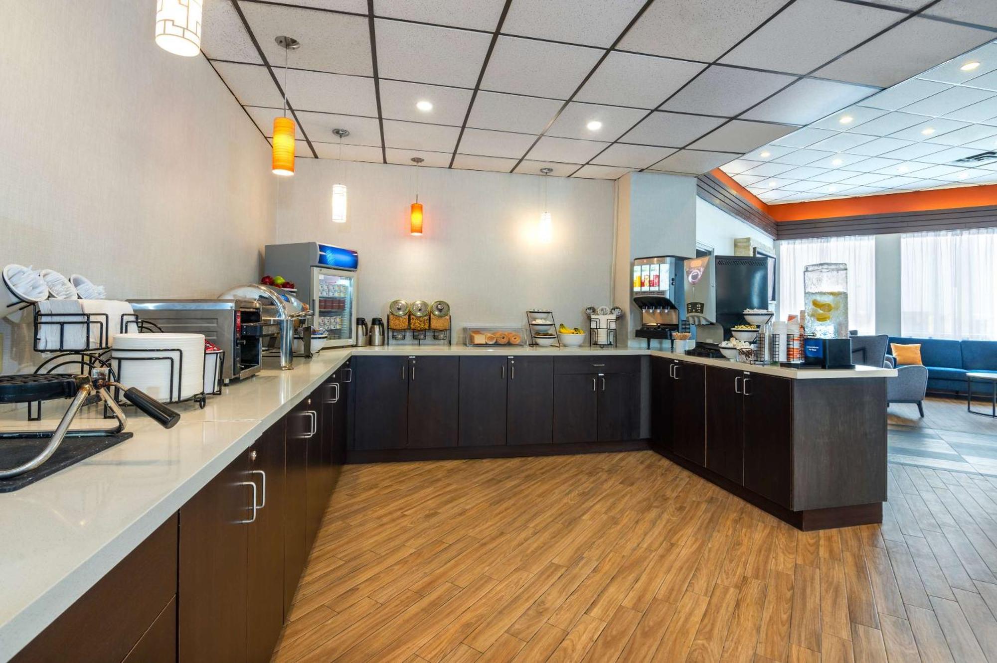 Comfort Inn & Suites Barrie Eksteriør billede
